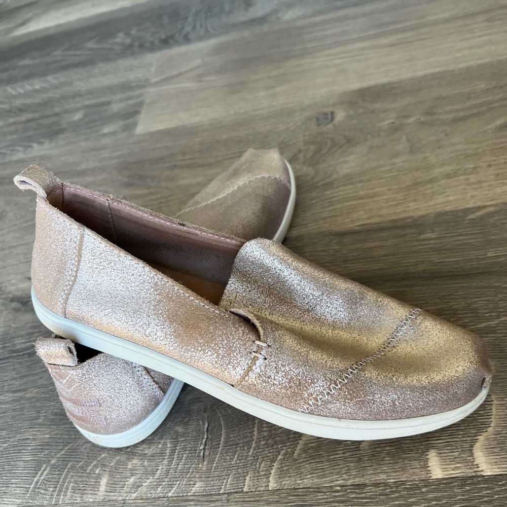 Rose Gold TOMS Great Condition! 6.5